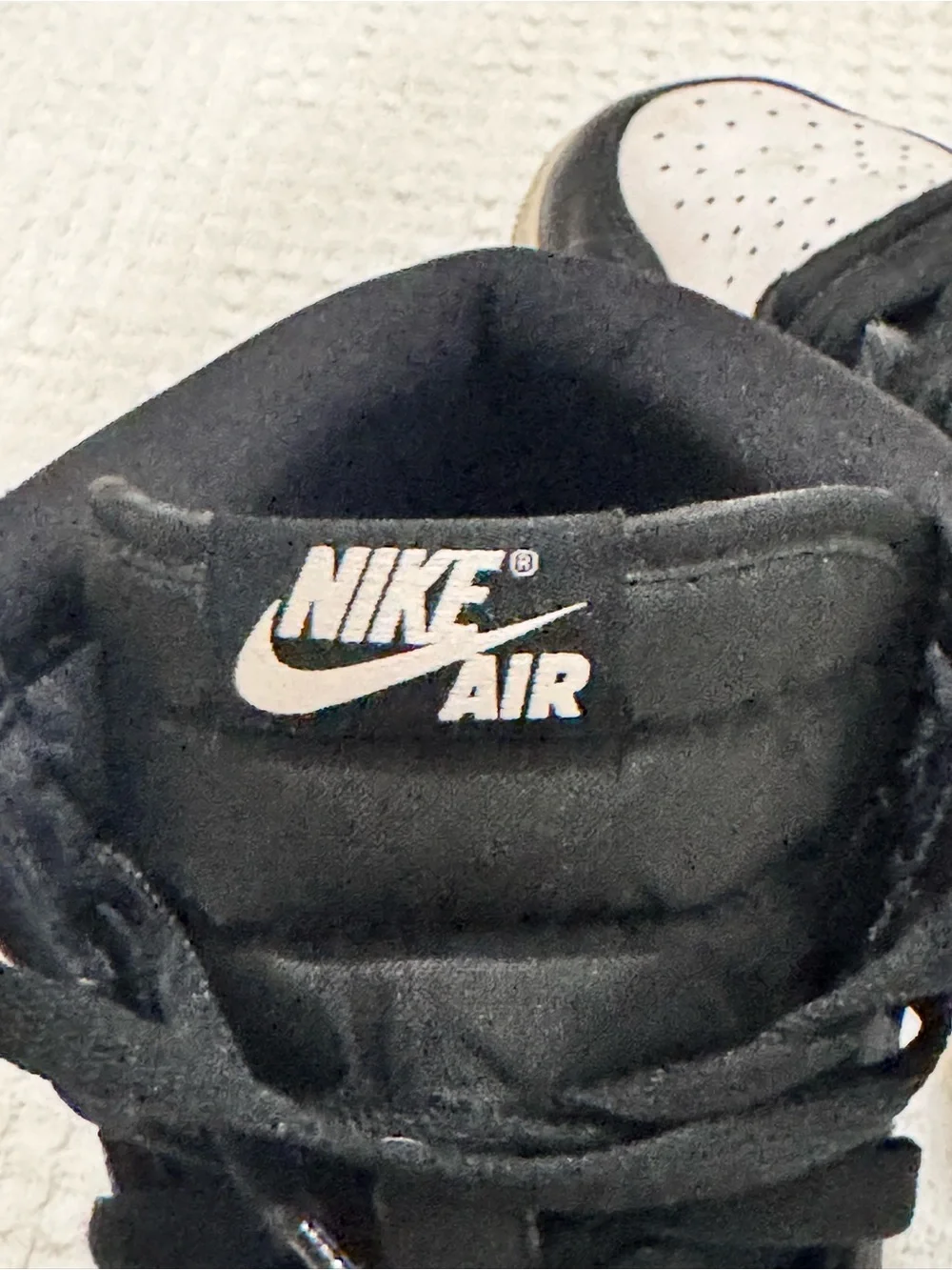 Nike Black and White High-Top Sneakers 7y
